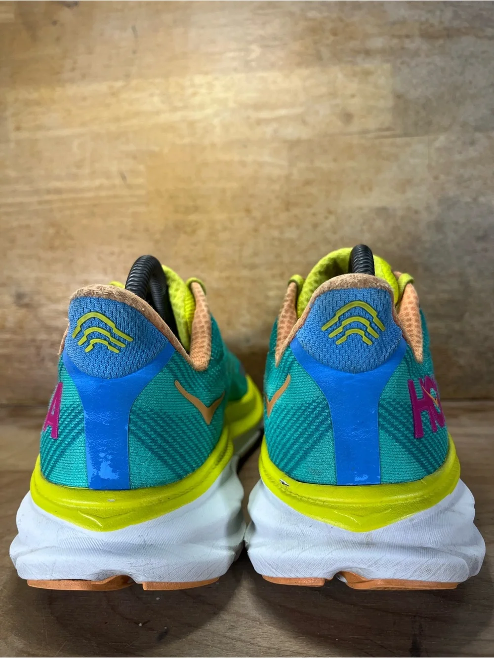 Hoka One One Clifton 9 Mens Size 8 Running Shoes Ceramic Evening Primrose